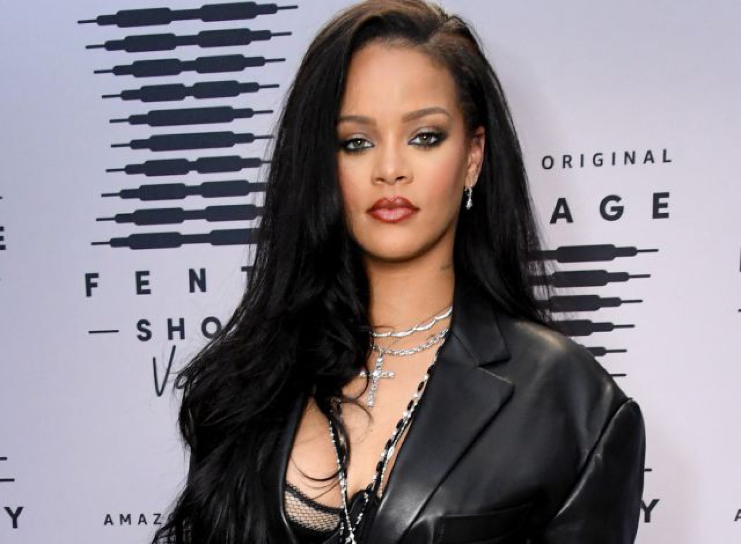 Rihanna posa en ropa interior para mostar su colección San Valentín | Moda y Belleza | LOS40