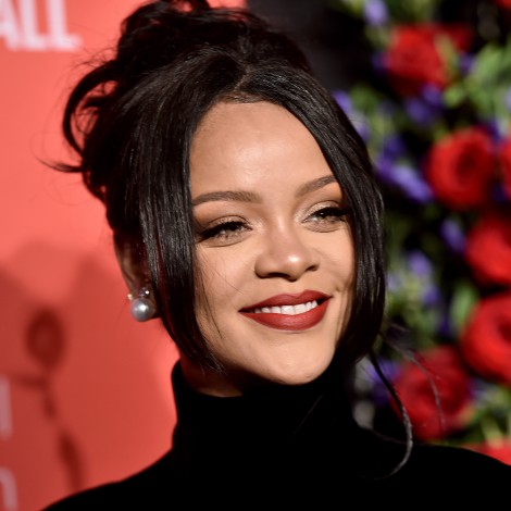 Rihanna le manda un mensaje a Trump sacando la basura