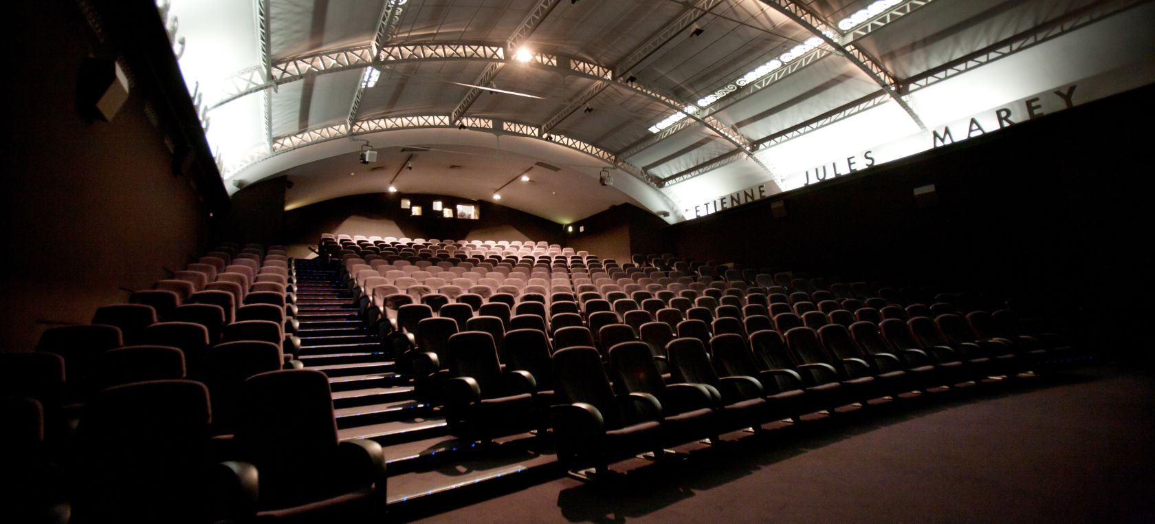 Cinesa ofrece a Salvador Illa 500 salas de cine para vacunar contra el coronavirus