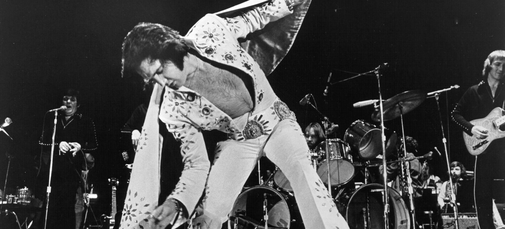 Aquella primera vez que Elvis Presley impactó sobre el escenario con un mono