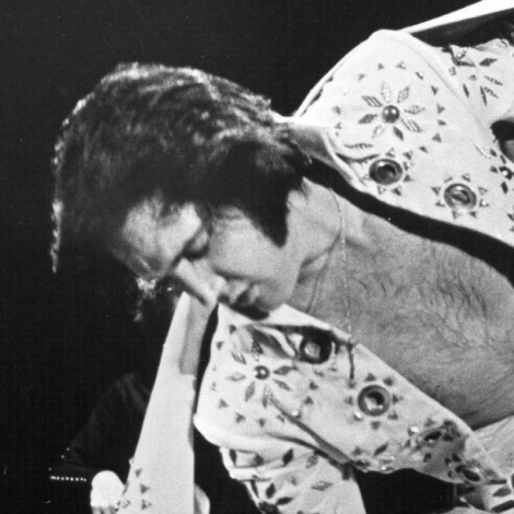 Aquella primera vez que Elvis Presley impactó sobre el escenario con un mono