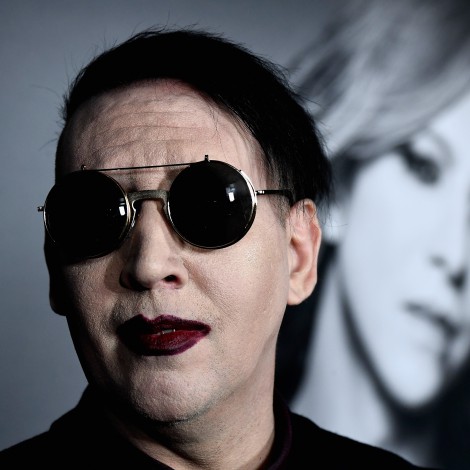 Marilyn Manson, solo y acorralado, pierde el apoyo de su sello discográfico