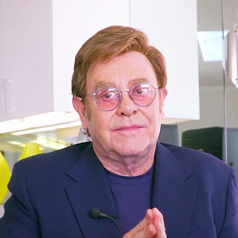 La divertida audición con la que Elton John y Michael Caine animan a la vacunación