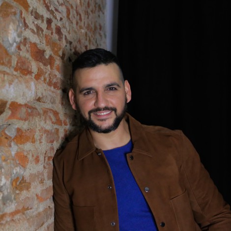 Fran Perea y ‘La chica de la habitación de al lado’: “Siempre que se toca a la gente se le ilumina la cara”