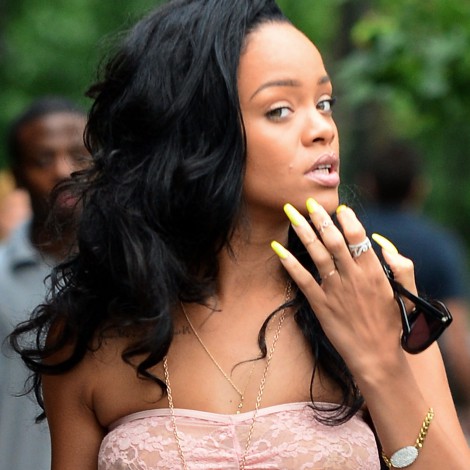 Rihanna da la bienvenida a la primavera en lencería para su nueva colección Savage X Fenty