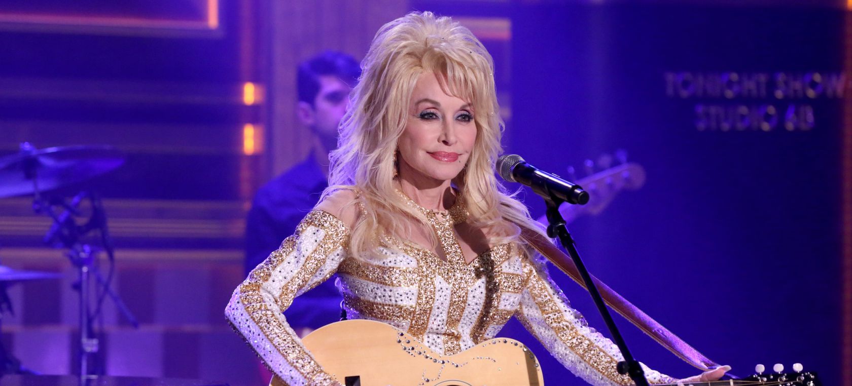 Dolly Parton se vacuna con “su propia medicina” al ritmo de 'Jolene'