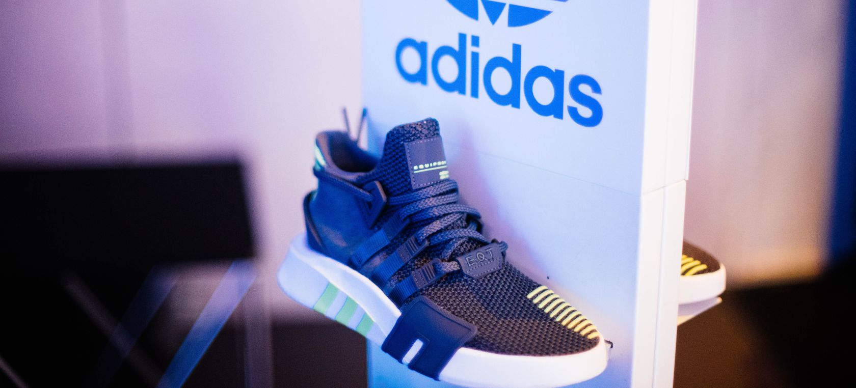 No, Adidas no está regalando zapatillas por el 8M: cuidado con la estafa que aprovecha el Día de la Mujer