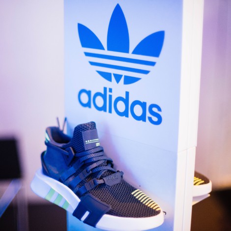 No, Adidas no está regalando zapatillas por el 8M: cuidado con la estafa que aprovecha el Día de la Mujer