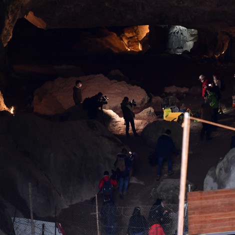 15 personas se han encerrado 40 días en una cueva sin luz del Pirineo: así es la misión 'Deep Time'