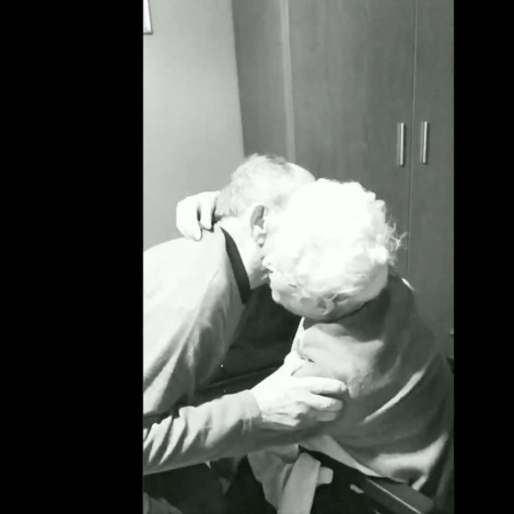 La historia detrás del bonito reencuentro de dos abuelos que ha emocionado a Twitter