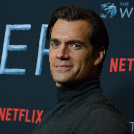 Henry Cavill presenta a su novia y no al modo Superman sino ‘Gambito de dama’