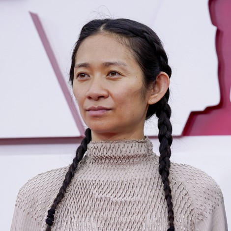 Chloé Zhao se convierte en la segunda mujer en ganar un Óscar y ‘Nomadland’ arrasa