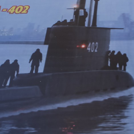 53 marineros cantan su último adiós antes de que su submarino se hunda