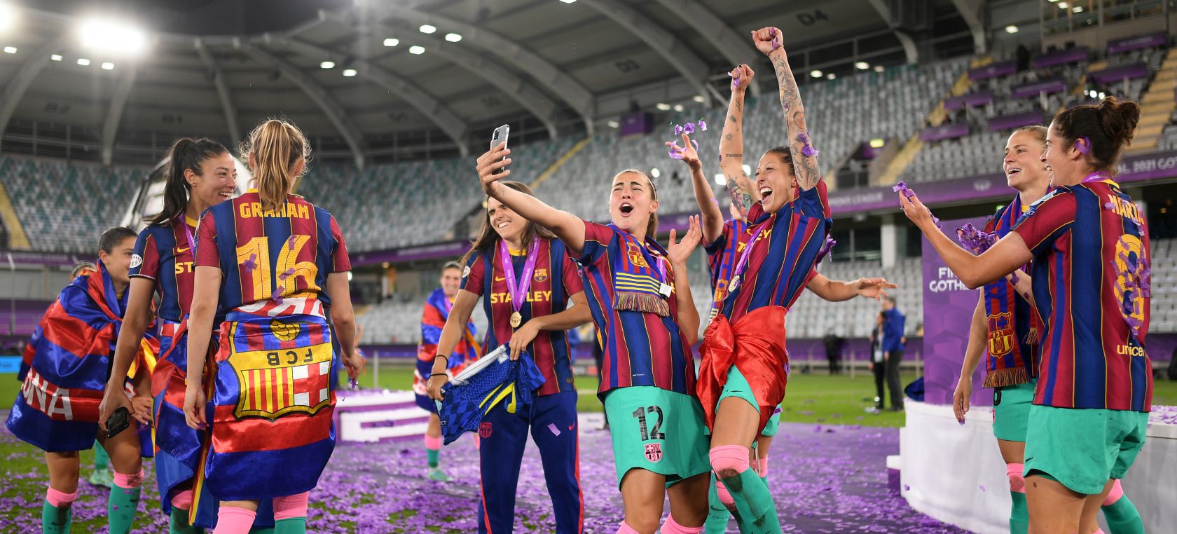 El Barça celebra su título como campeonas de Europa al ritmo de ‘La Tirita’ de Lola Índigo y Belén Aguilera