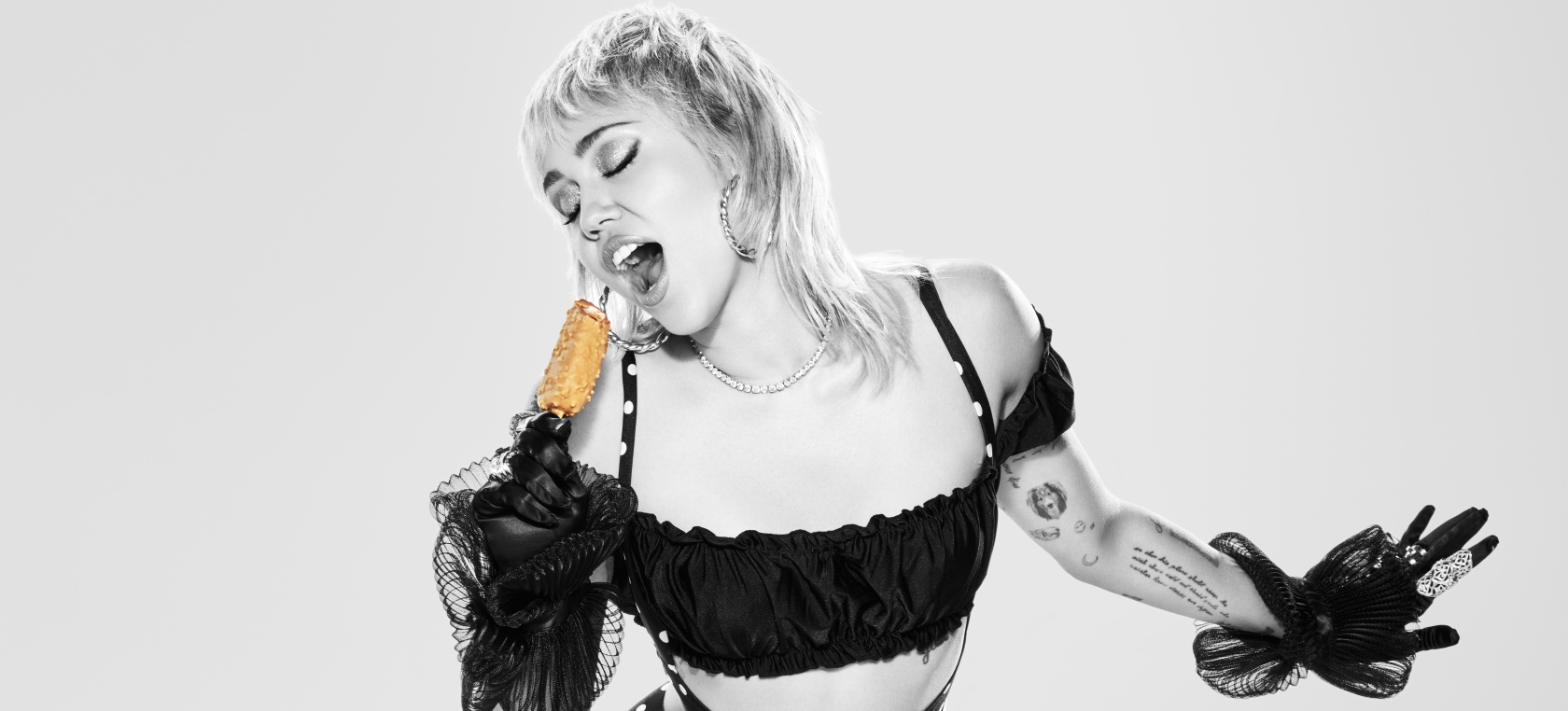 Miley Cyrus anuncia su colaboración con Magnum en 8D