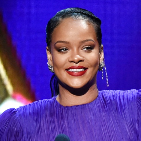 Rihanna luce espectacular en su nueva portada para ‘Vogue’
