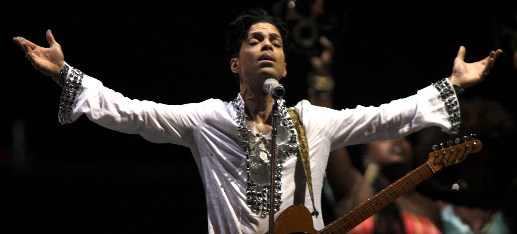 Así suena el segundo sencillo póstumo de Prince: ‘Born 2 Die’