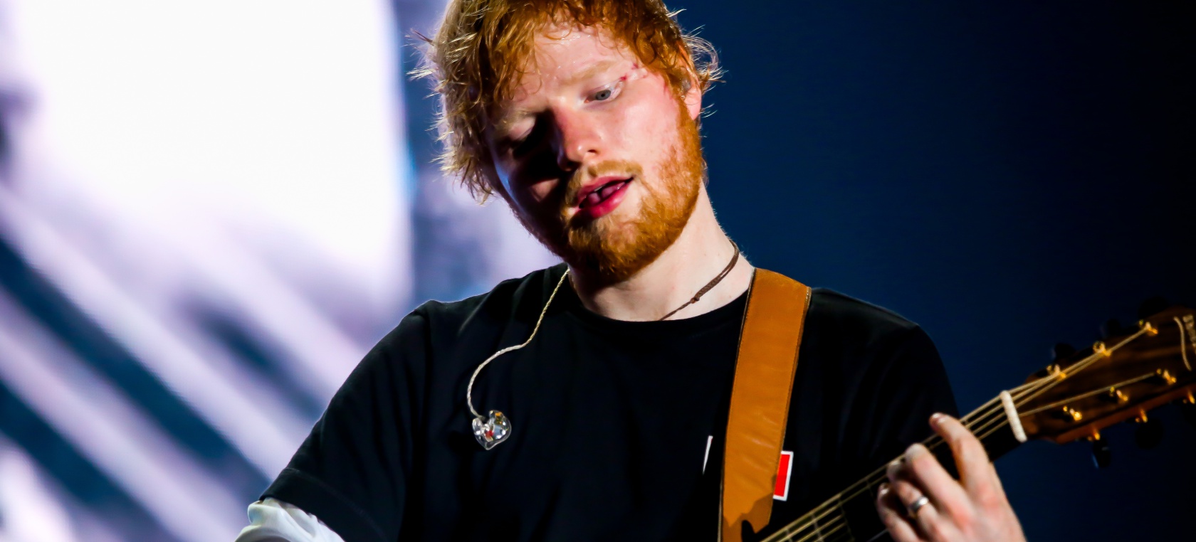 Ed Sheeran forma su propio ‘Escuadrón Suicida’ en ‘Bad Habits’