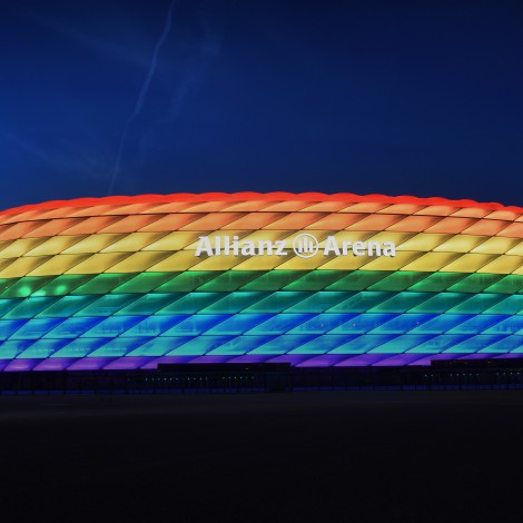 Escándalo en la Eurocopa 2020: La UEFA prohibe la bandera LGTBI en la iluminación de un estadio