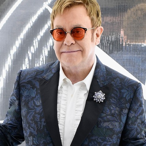 Elton John pone fecha a su retirada definitiva de los escenarios