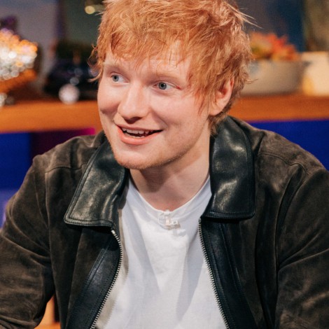 Ed Sheeran, en cuarentena y el gobierno le llama en pleno directo con los gemelos Weasley para comprobarlo
