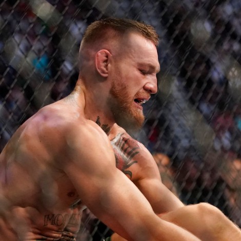 Conor McGregor se rompe la pierna en una pelea y pierde los papeles