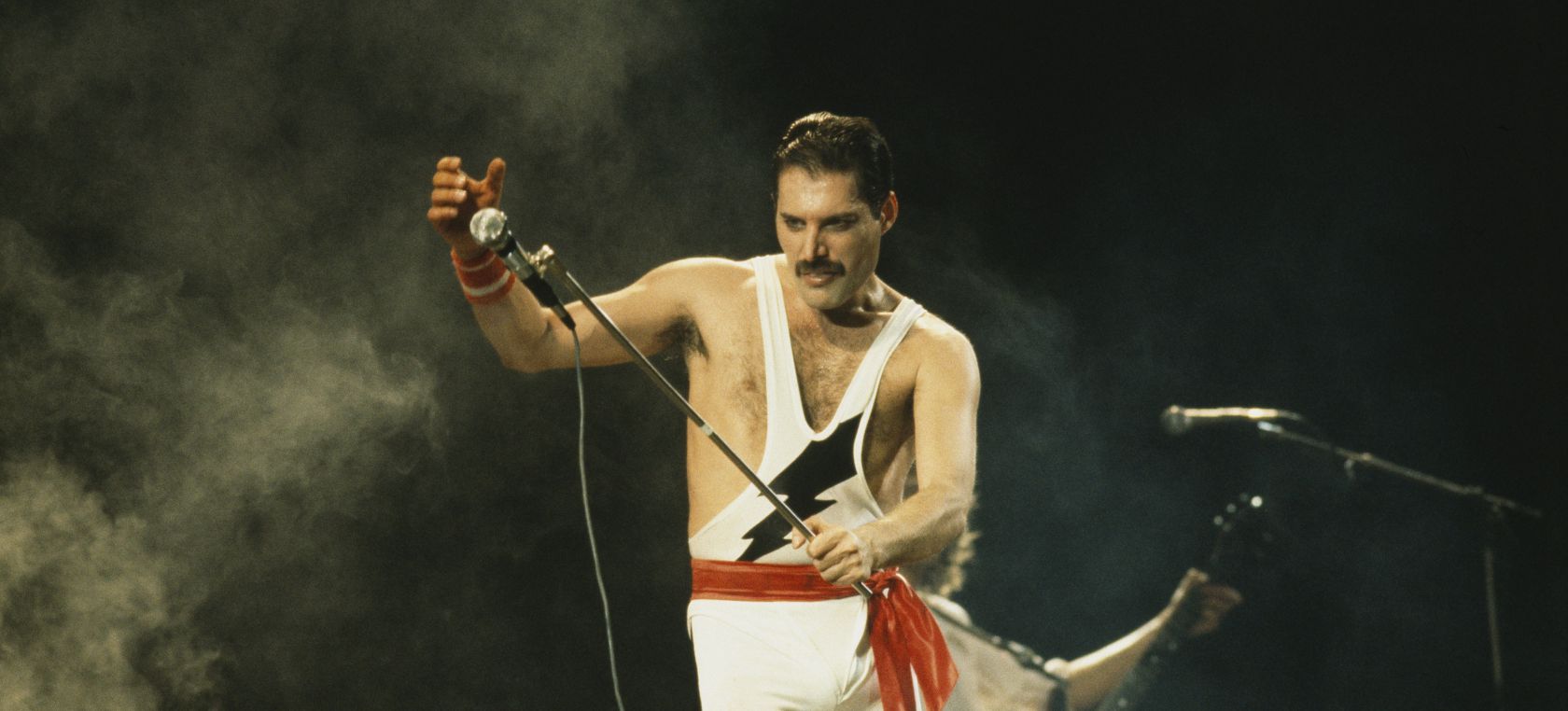 La canción que Freddie Mercury escribió a Elvis Presley en un baño en diez minutos
