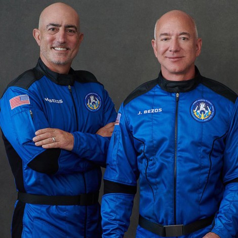 Jeff Bezos, fundador de Amazon, viaja al espacio y hace historia