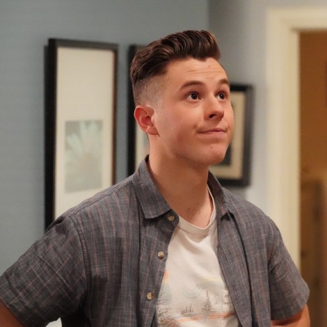 Nolan Gould (Luke en ‘Modern Family’) reaparece haciendo pole dance