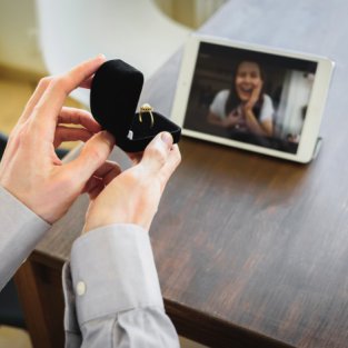 Somos cómplices de una pedida de mano Tiktoker en Anda Ya