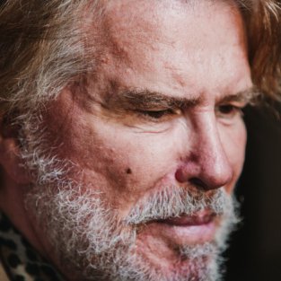 Secret Story: Edmundo Arrocet desmiente A María Teresa Campos sobre su ruptura y llora en su primera mañana