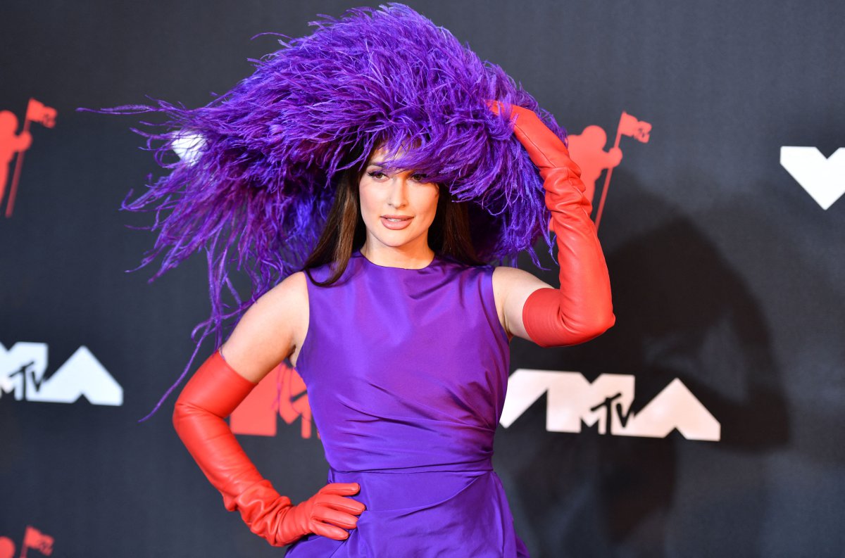 Kacey Musgraves, en la alfombra roja de los MTV VMAs 2021
