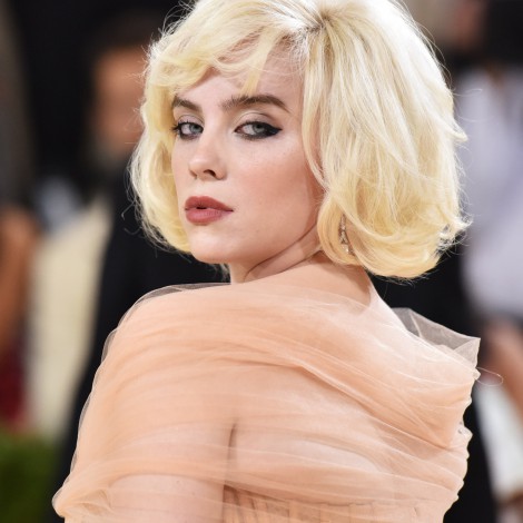 Billie Eilish desvela un guiño oculto al Bond original en su canción No time to die
