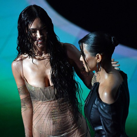 Megan Fox y Kourtney Kardashian, ardiente pareja para la nueva colección de ropa interior de Kim Kardashian