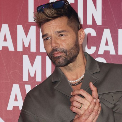 Ricky Martin se somete a una operación estética en la cara y su nueva imagen se hace viral