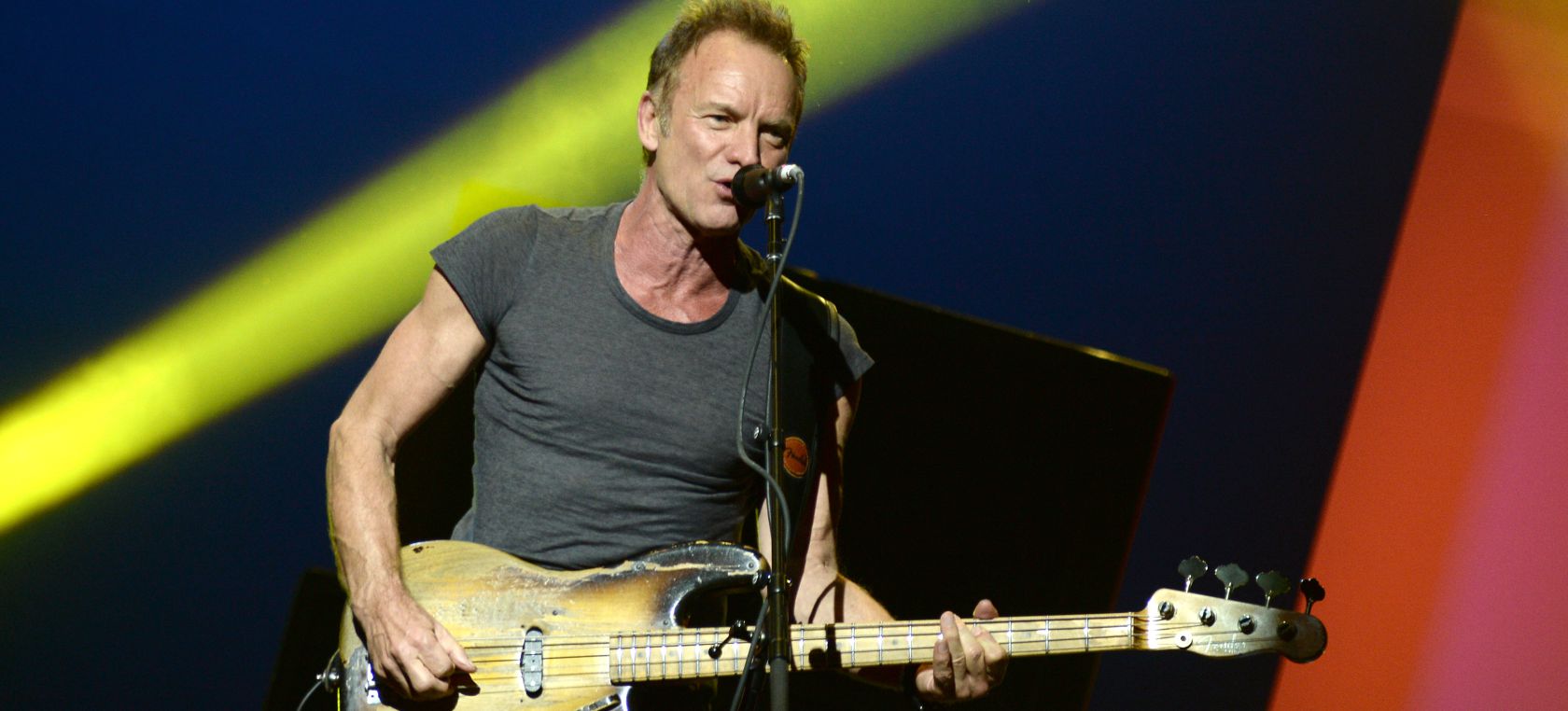Sting entra en el ‘Club de los 70’s como “capitán de barco” enamorado del público español