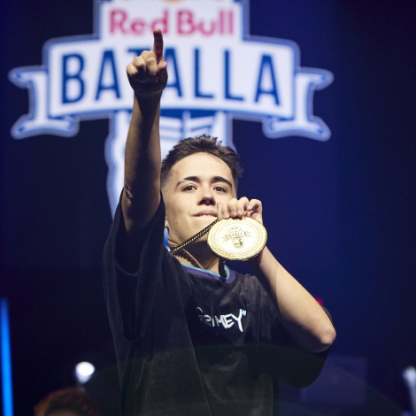 Gazir escala hacia la cima y gana la Final Nacional Red Bull Batalla de los Gallos 2021