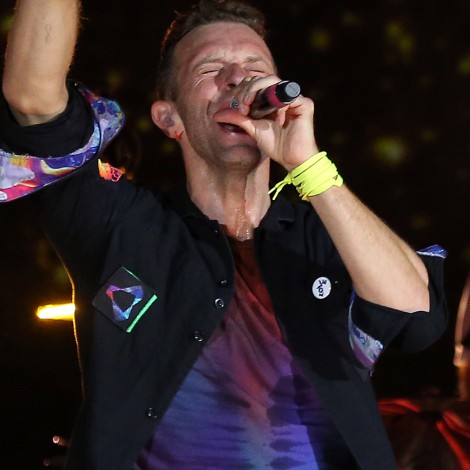 Coldplay anuncia su gira mundial más ecológica y sube a Ed Sheeran al escenario para celebrarlo