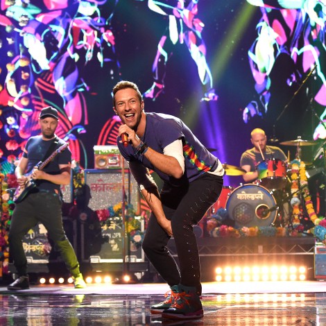 Coldplay y Selena Gomez cantan Let Somebody Go en el ‘Late Late Show’
