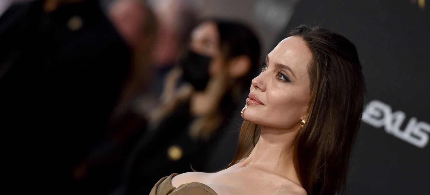 Zahara Jolie-Pitt deslumbra en la premiere de ‘Eternals’ con su vestido en homenaje a Angelina