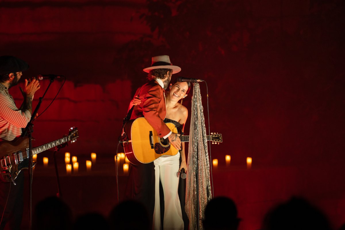Leiva pone la emoción de Líthica (Menorca) a flor de piel: así se vivió su showcase, en imágenes