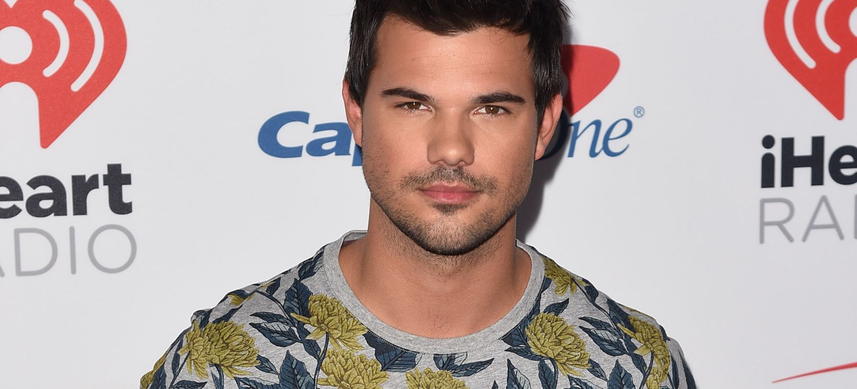 Taylor Lautner vuelve a lucir abdominales tras ‘Crepúsculo’