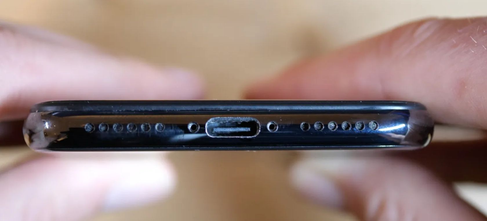 Pone puerto USB-C a su iPhone y ya lleva más 100.000 dólares pujados en eBay
