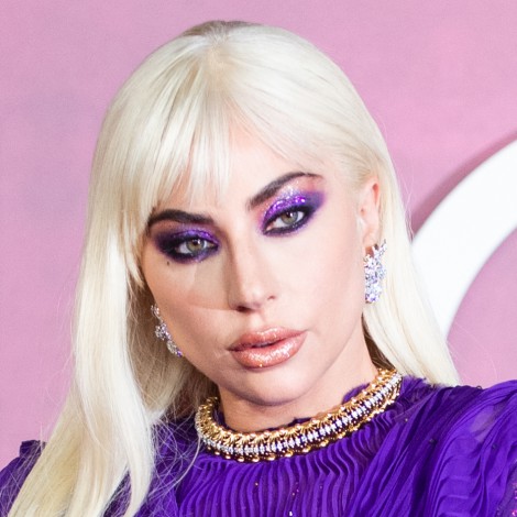 Lady Gaga y su morado con transparencias arrasan en la alfombra roja de ‘La Casa Gucci’