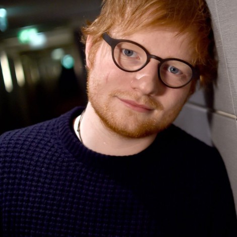 La imagen de la canción navideña de Ed Sheeran y Elton John nos deja una duda: ¿Dónde están sus pantalones?
