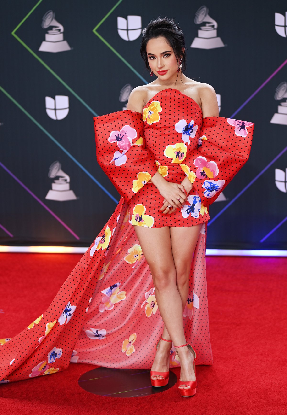 Becky G, en la alfombra de los Premios Grammy Latinos 2021