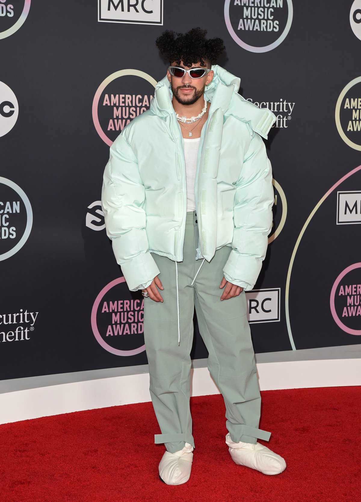 Bad Bunny, en la alfombra de los American Music Awards 2021