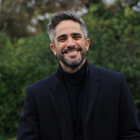 Roberto Leal presenta al conductor que lo lleva a Antena 3: “Es para comérselo”