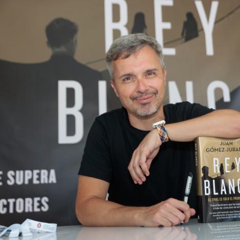 Juan Gómez-Jurado, el autor más vendido de nuestro país, comparte junto a Bárbara Montes su Top 5 libros 2021