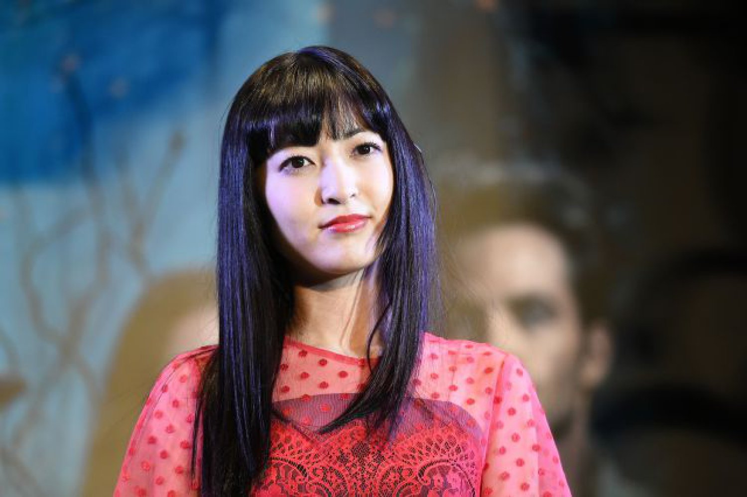 Sayaka Kanda, la actriz japonesa que interpretó a Anna en Frozen, muere  tras caer del piso 14 de un hotel | Música | LOS40